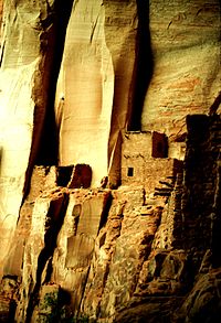 Ruina de los Anasazi en Cañón Chelly -Arizona-.